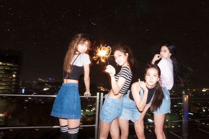 Intip Inspirasi Gaya Kompak BLACKPINK Buat Liburan Bareng Sahabat