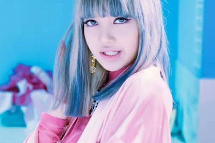 8 Warna  Rambut  dari Lisa   BLACKPINK  yang Bisa Kita Tiru 