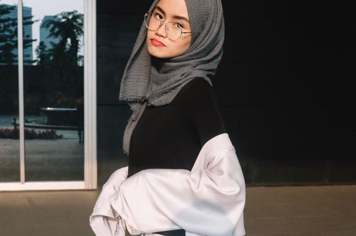 Style Hijab Menggunakan Kacamata