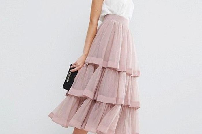 5 Model Rok yang Keren Dipakai Cewek Berbokong Besar - CewekBanget