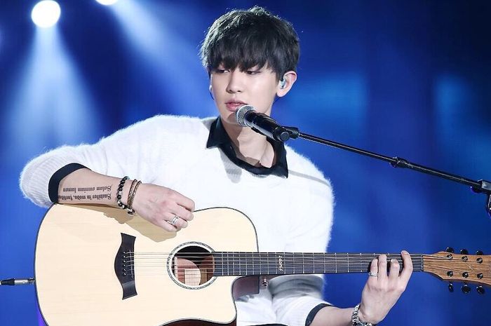 Gambar Orang Main Gitar Keren