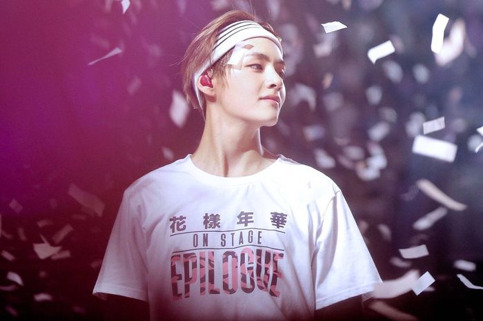 10 Foto V Bts Yang Membuktikan Kalau Dia Emang Cowok