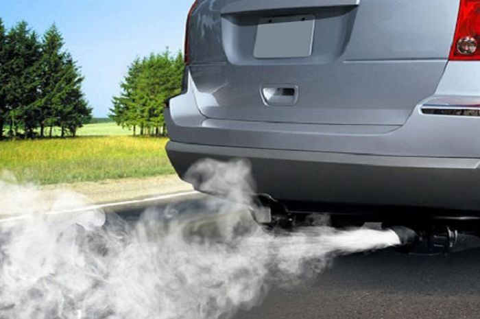 Mobil Kamu Mengeluarkan Asap Putih Kenali Beberapa Penyebabnya