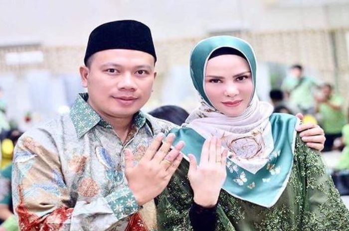 Foto Prewed Di Gendong - Ide Foto Prewed