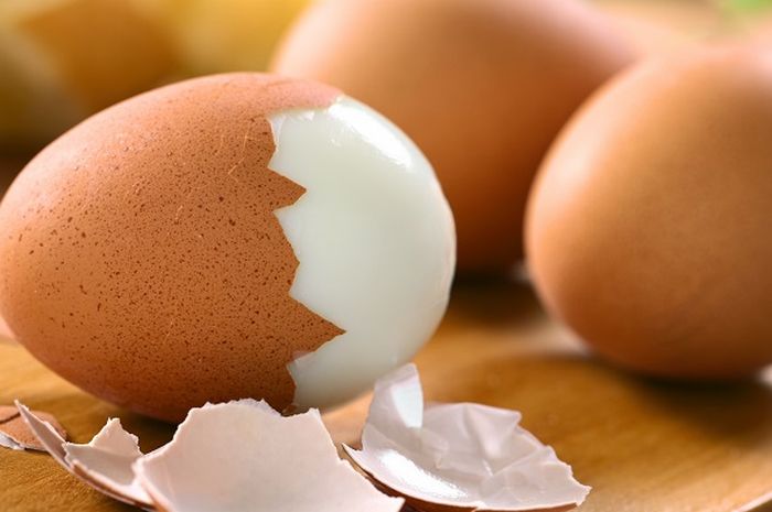 Ini Dia 3 Cara Mudah Kupas Telur Rebus, Ada yang Cuma Ditiup loh!