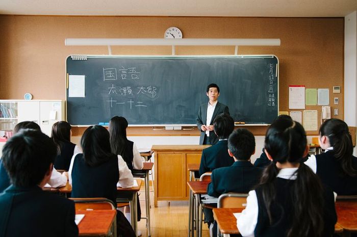 Pendidikan di Sekolah Swasta dan Negeri: Perbandingan di Indonesia dan Luar Negeri