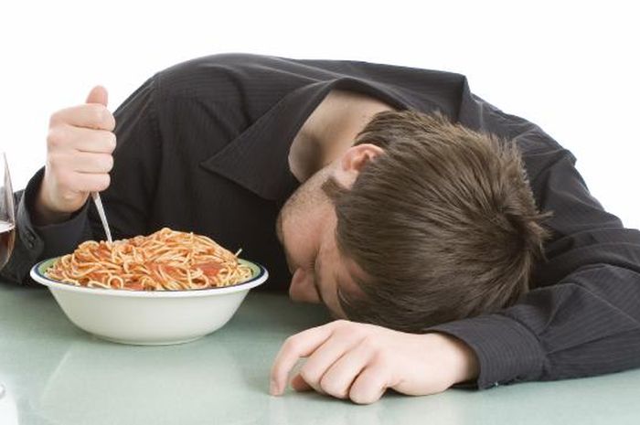 Terjawab Sudah Alasan Mengapa Kamu Sering Mengantuk Sehabis Makan