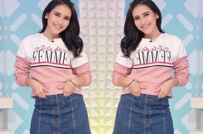 Gaya Foto Ayu Ting Ting Di Instagram Gaya Foto Selfie Gaya Foto Ayu Ting Ting Di Instagram Gaya Foto Selfie