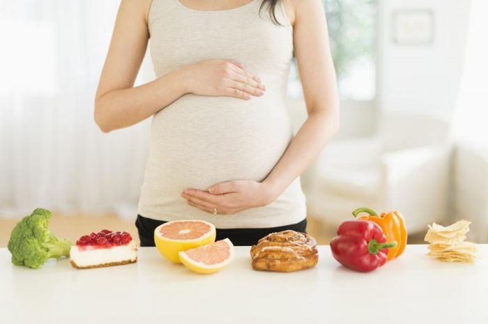 Bukan Hanya Buah Nanas, 7 Makanan Ini Juga Bisa Membahayakan Kehamilan
