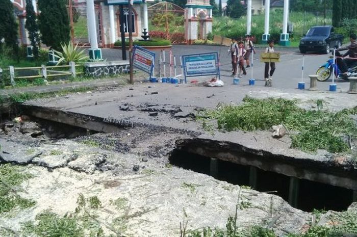 Batalkan Sementara Perjalanan Menuju Taman Bunga Nusantara