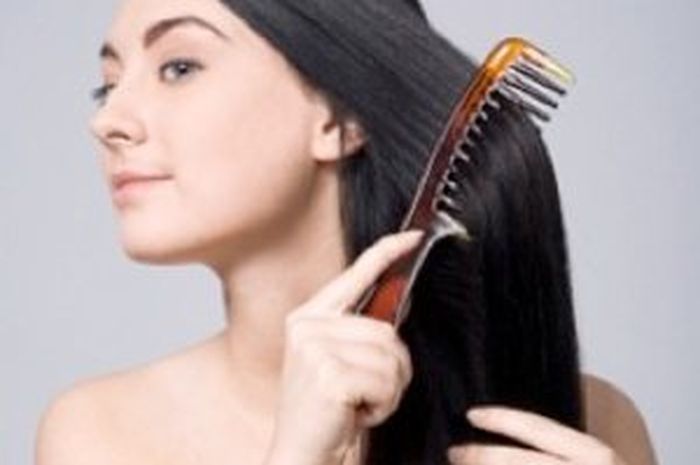 Ternyata Begini Teknik Menyisir Rambut yang Bikin Kamu Tambah Cantik