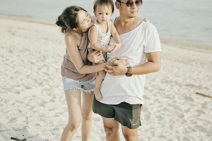 Wow Ringgo Mengantar Anak Dan Istri Untuk Imunisasi Ayah