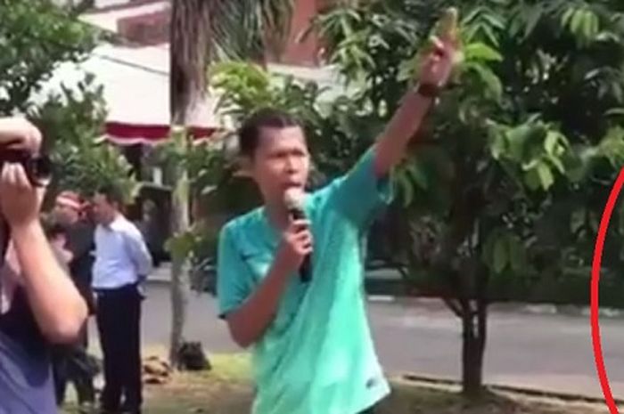 Baju Merah Jangan Sampe Lolos - Model Baju Terbaru 2019