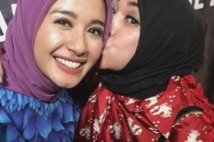 Laudya Cynthia Bella Menikah Melly Goeslaw Anggap Perjalanan Cinta Bella Nggak Hanya Kejam Loh Semua Halaman Grid Md music composer & producer : laudya cynthia bella menikah melly