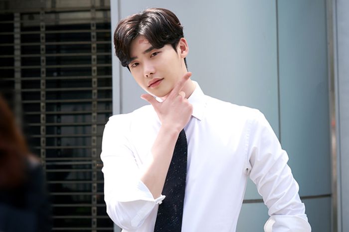 Sekali Seumur Hidup Nih Lee Jong Suk Nyanyikan Sendiri Ost