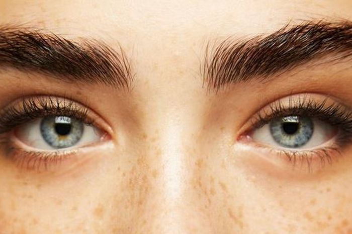 Gampang Banget! Inilah Cara Alami Menebalkan Alis, Gimana tuh?