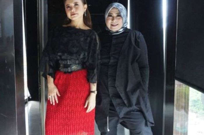 Bersahabat Sejak Lama, Ternyata Seperti ini Sosok Melly Goeslaw Dimata