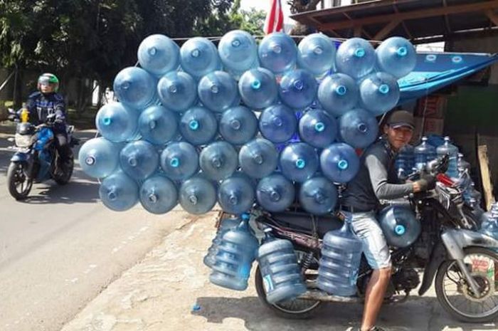 Viral Di Media Sosial Tentang Curhatan Tukang Galon Disemprot Disenfektan Oleh Pelanggan Sebanyak 32 Kali Semua Halaman Wiken