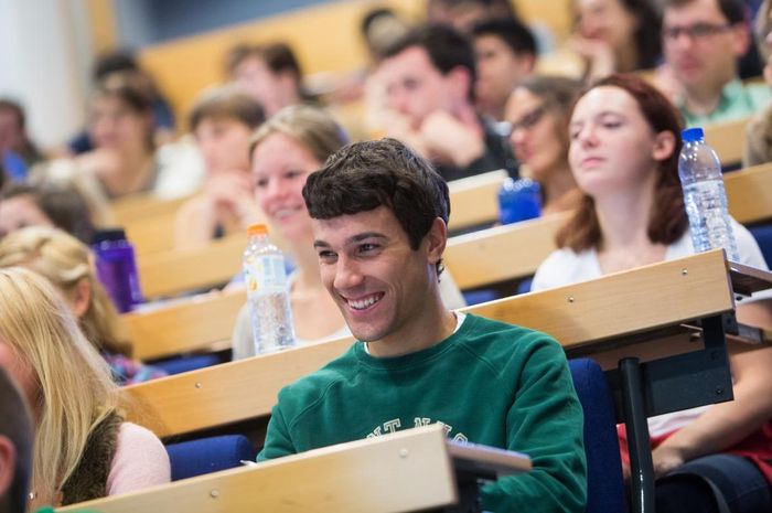 Enaknya Kuliah Di Luar Negeri Nggak Ada Absen Dan Skripsi Semua Halaman Hai