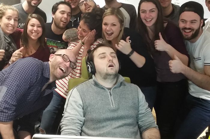 Meme Dunia Maya vs Dunia Nyata Anak Magang Ketiduran di Kantor Jadi Meme di Dunia Maya Hai