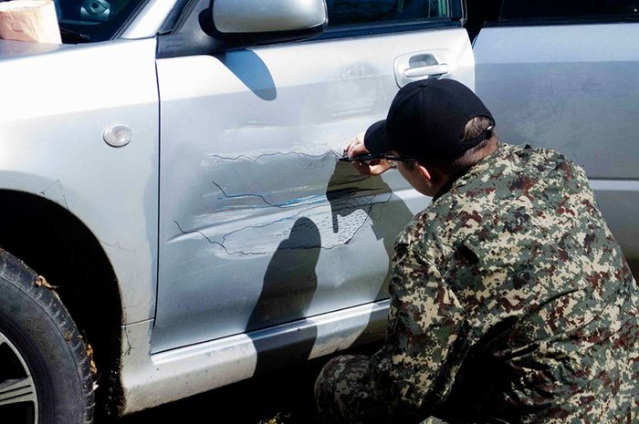 Bukannya Dibawa Ke Bengkel Cowok Ini Pilih Lukis Pintu 