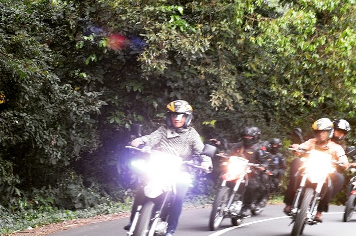 Nggak Sembarangan Ini 5 Tata Cara Menyalip Kendaraan Yang Benar