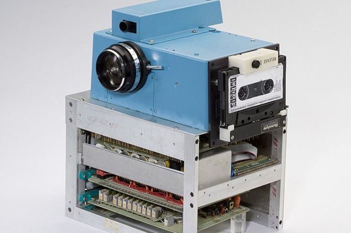 Ini Dia Kamera Digital Pertama Di Dunia Yang Dibuat Pada Tahun 1975 Hai