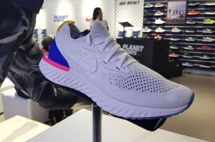 Nike React: Sepatu Lari yang Ringan dan Nggak Meredam Kecepatan Lari - Hai