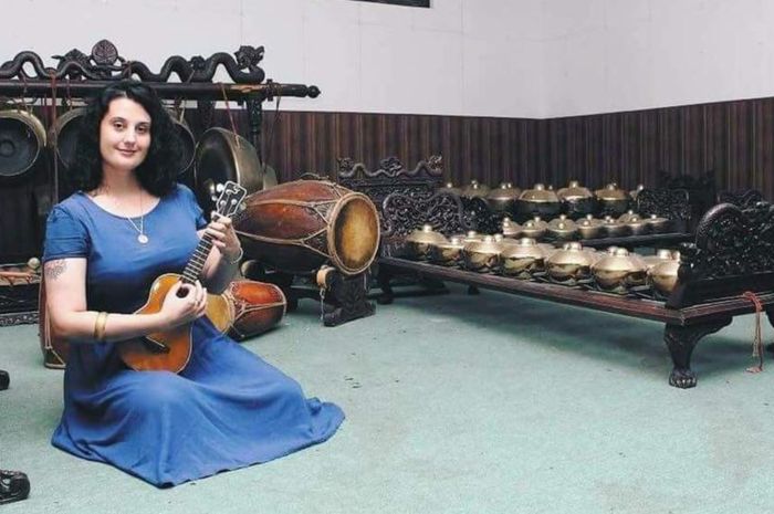 Kisah Megan O'Donoghue, Sinden Asal Amerika yang Pernah