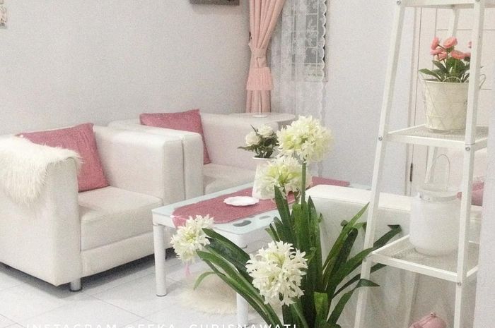 Cantik Dan Tak Kaku Di Ruang Tamu Mini Dengan Sentuhan Pink Milik Cantik Dan Tak Kaku Di Ruang Tamu Mini Dengan Sentuhan Pink Milik Eeka Chrisnawati