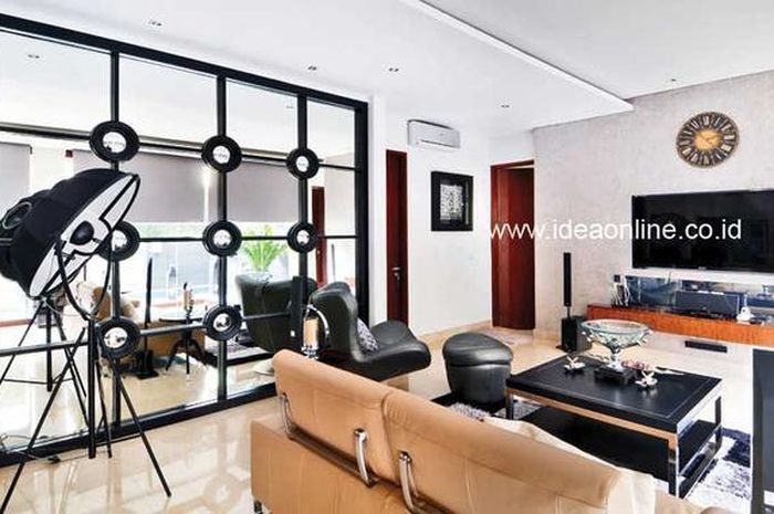 Grid Di Dinding Bercermin Percantik Ruang Keluarga Semua Halaman Grid Di Dinding Bercermin Percantik Ruang Keluarga