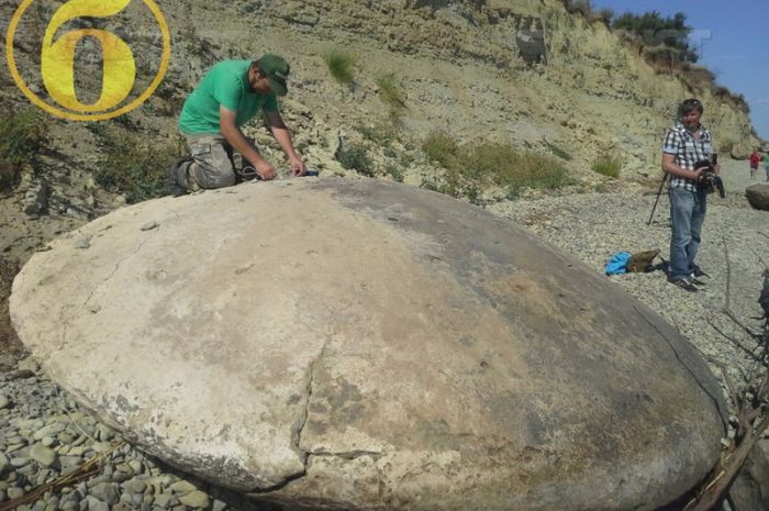 Pemburu UFO Mengklaim Menemukan Kepingan Pesawat Alien ...