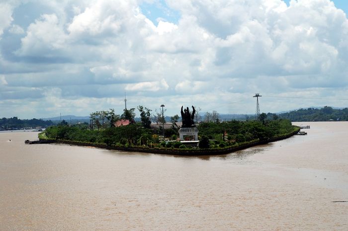 Pulau Kumala, 'Perahu' Sungai Mahakam