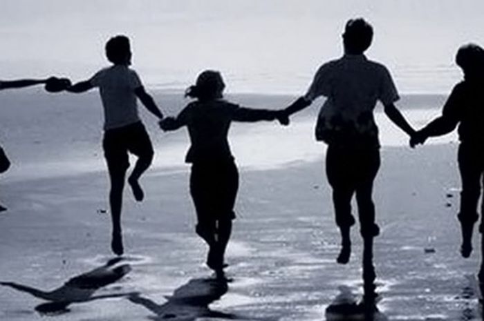 Membangun Persahabatan Lebih Dari Pertemanan Intisari