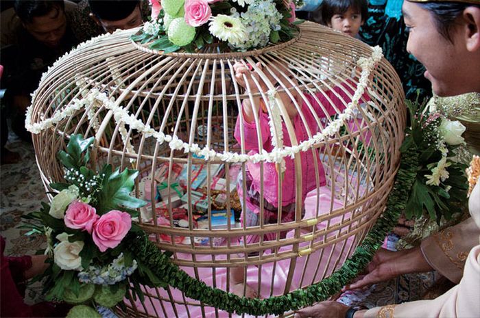 Tedhak Siten upacara tradisi budaya Jawa