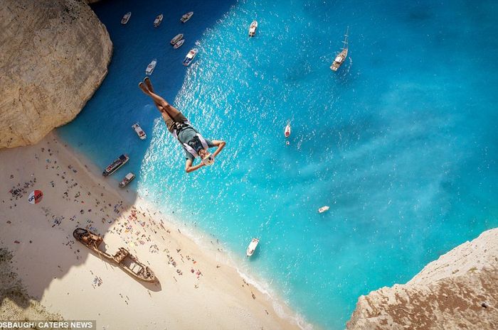 Pantai Navagio, Pantai Indah di Mana Kita Bisa Terjun dari ...