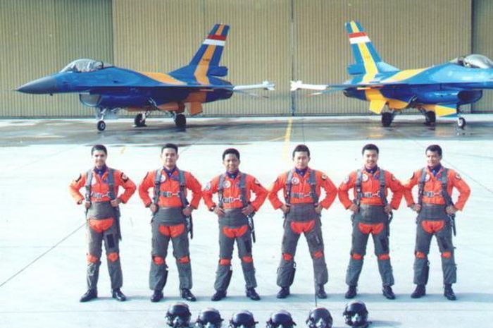 Download 64 Gambar Elang Biru Terbaik Gratis