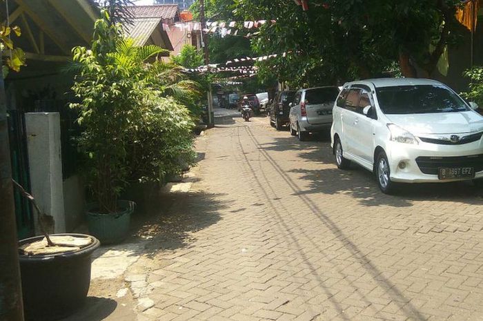 820 Gambar Mobil Mewah Di Depan Rumah HD Terbaru