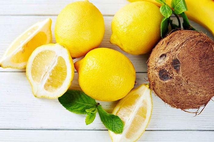 Inilah Yang Terjadi Jika Rutin Mengoleskan Campuran Minyak Kelapa Dan Lemon Pada Rambut Anda Semua Halaman Intisari