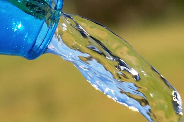 Sebotol Air Tidak Masalah - Intisari