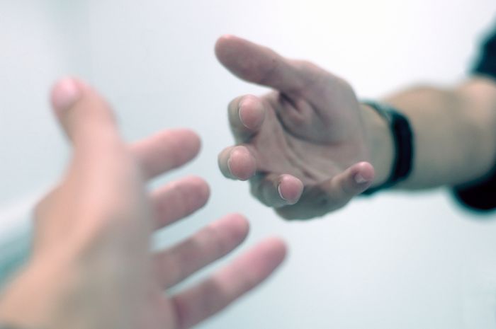 Ulurkan Tangan Bagi Sesama Yang Membutuhkan Intisari