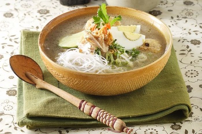 Soto Banjar (Spiced Chicken Clear Soup)