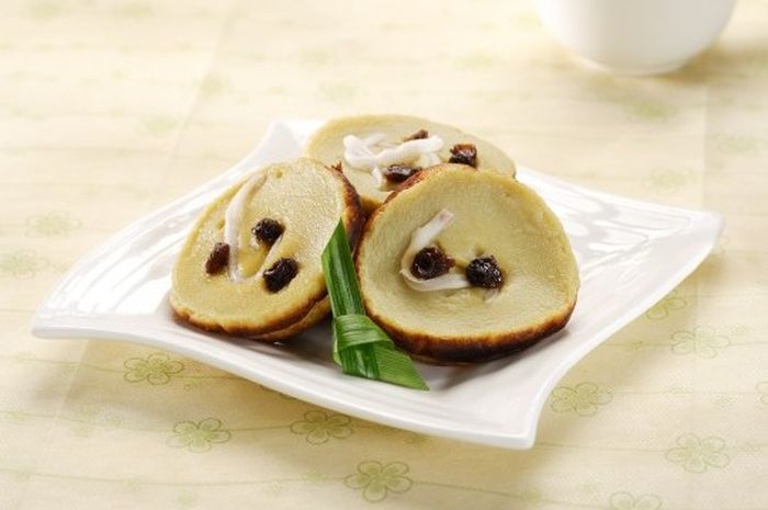 Kue Lumpur (Raisin and Coconut Custard Cake)