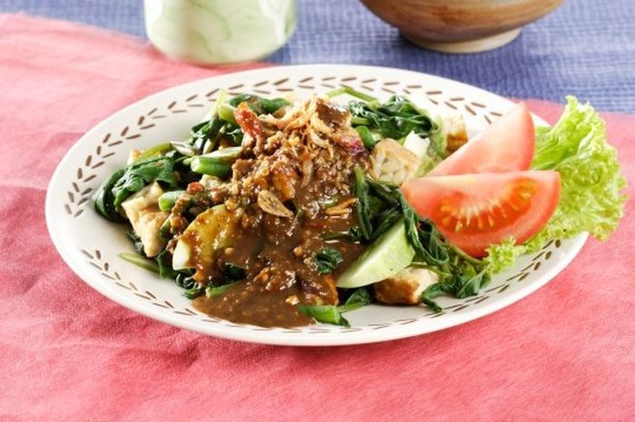 Gado-Gado Betawi (Vegetable with Peanut Sauce)