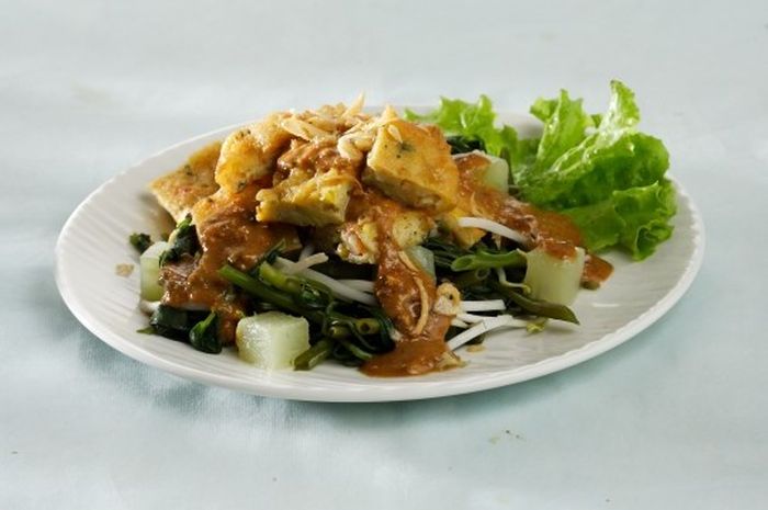 Corn Fritters and Peanut Vegetable Salad