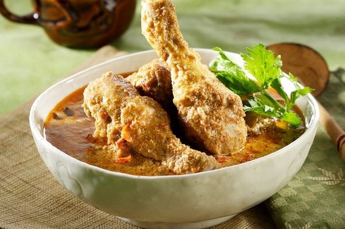 Ayam Opor Merah (Chicken with Red Coconut Sauce)