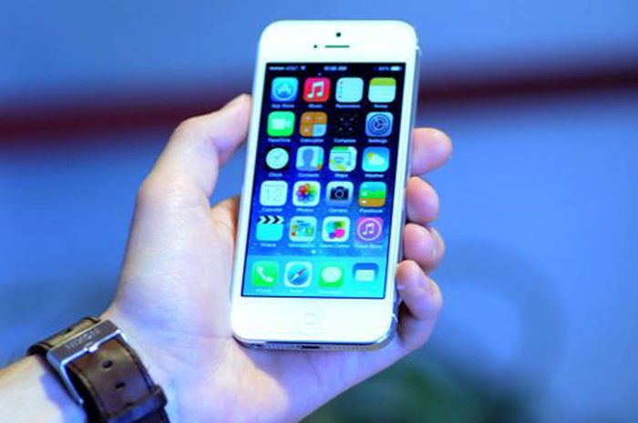 Ios 7 beta. Amazing ios. iphone with buttons.