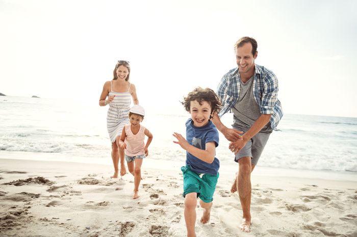 Yuk, Ibu Ajak Keluarga Berlibur ke Pantai Buatan yang Satu Ini. Seperti