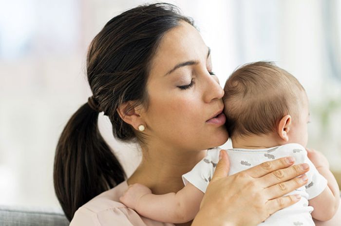 Trik Menenangkan Bayi Yang Menangis Di Malam Hari - Nakita