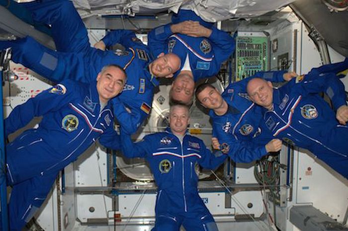 Apa Saja Kegiatan Astronaut Di Luar Angkasa National Geographic